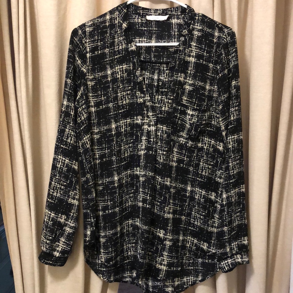 Lush- Unique print, office chic -blouse.
